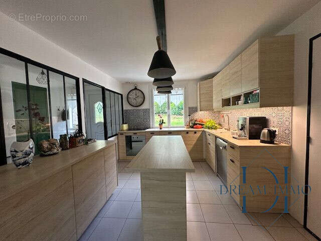 Très belle cuisine aménagée. - Maison à CIVIERES