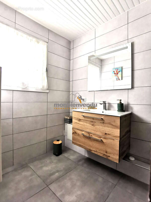 Maison à VIC-SUR-CERE