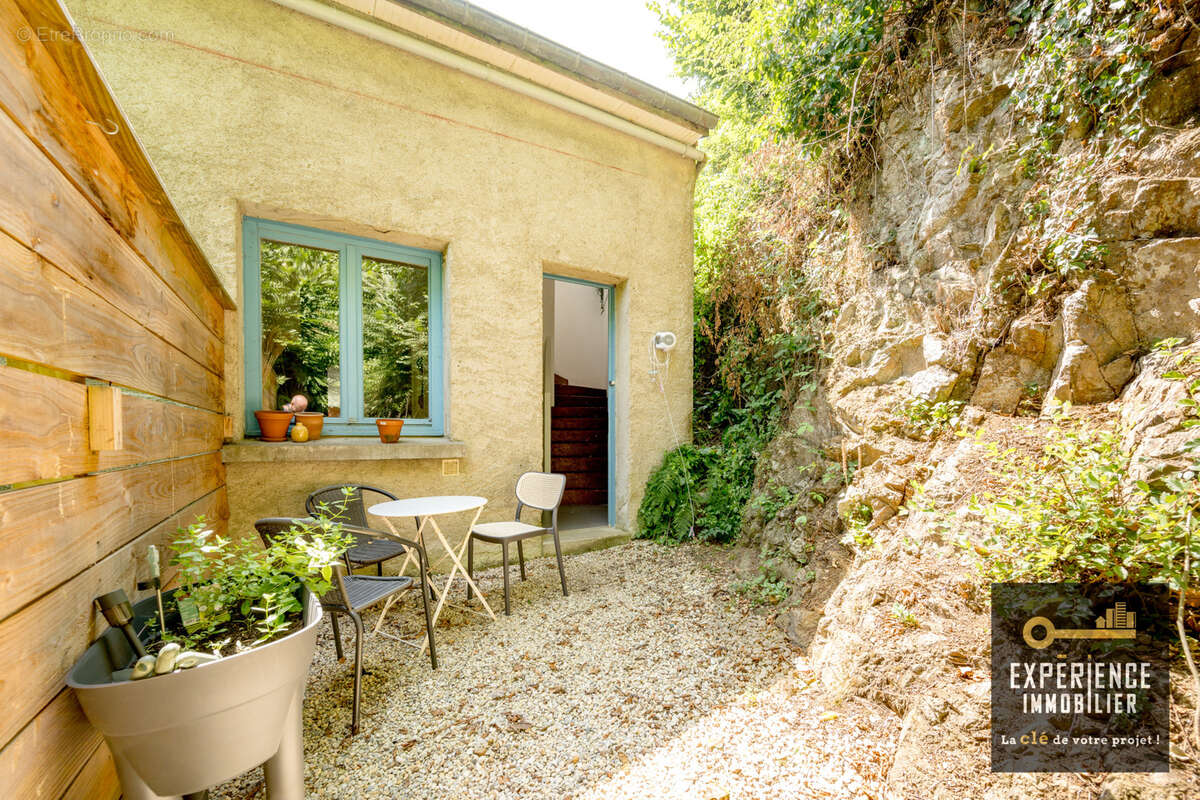 Appartement T3 rénové proche du bourg - photo 17