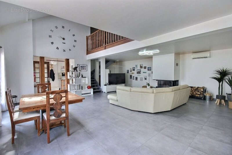 Maison à LA VILLE-DU-BOIS