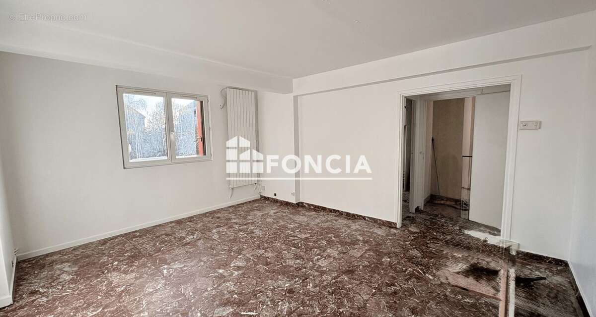 Appartement à LES PAVILLONS-SOUS-BOIS