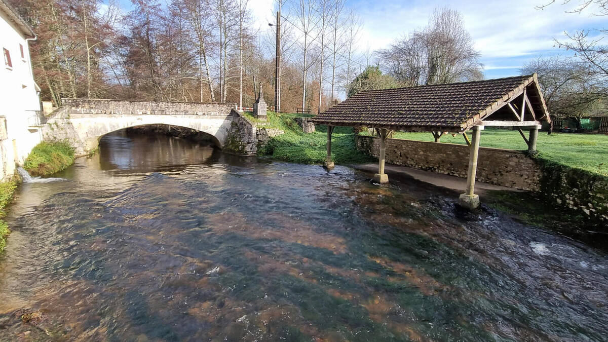 20251212_111413 - Maison à SAINT-FRONT-LA-RIVIERE