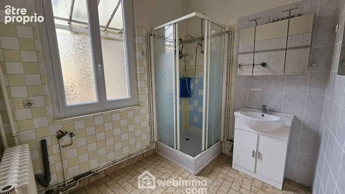 Au RDC, une salle d'eau de 5 m².
