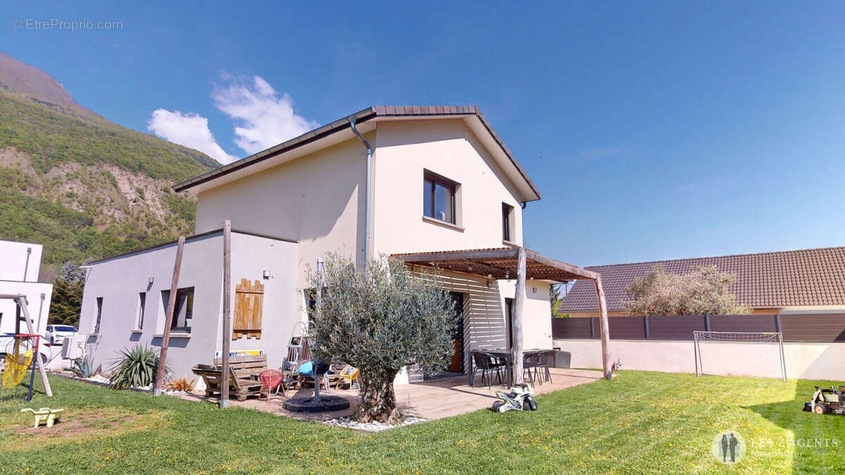 Maison récente 105m² au calme  sans vis-à-vis  terrain piscinable à Vif - photo 2