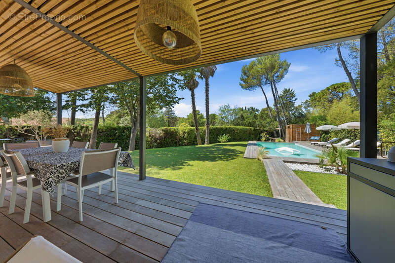 Maison de charme rénovée avec piscine Diffazur, au cœur d’un écrin de verdure sans vis-à-vis - photo 5