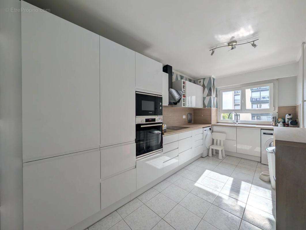 Appartement à LES CLAYES-SOUS-BOIS