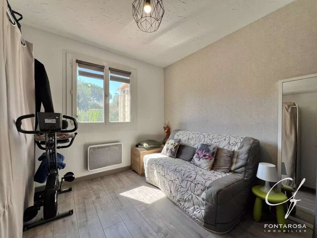 Maison à ROQUEBRUNE-SUR-ARGENS