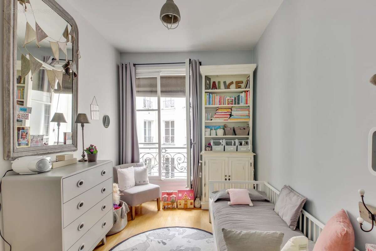 Appartement à PARIS-17E