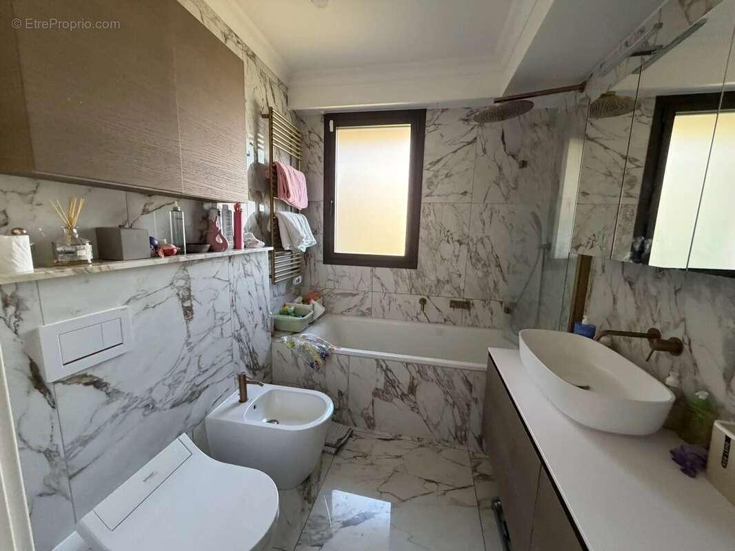 Immobilier Roquebrune Cap Martin, quartier Vigie - Appartement Trois Pièces à Vendre avec Vue Mer Panoramique - photo 6
