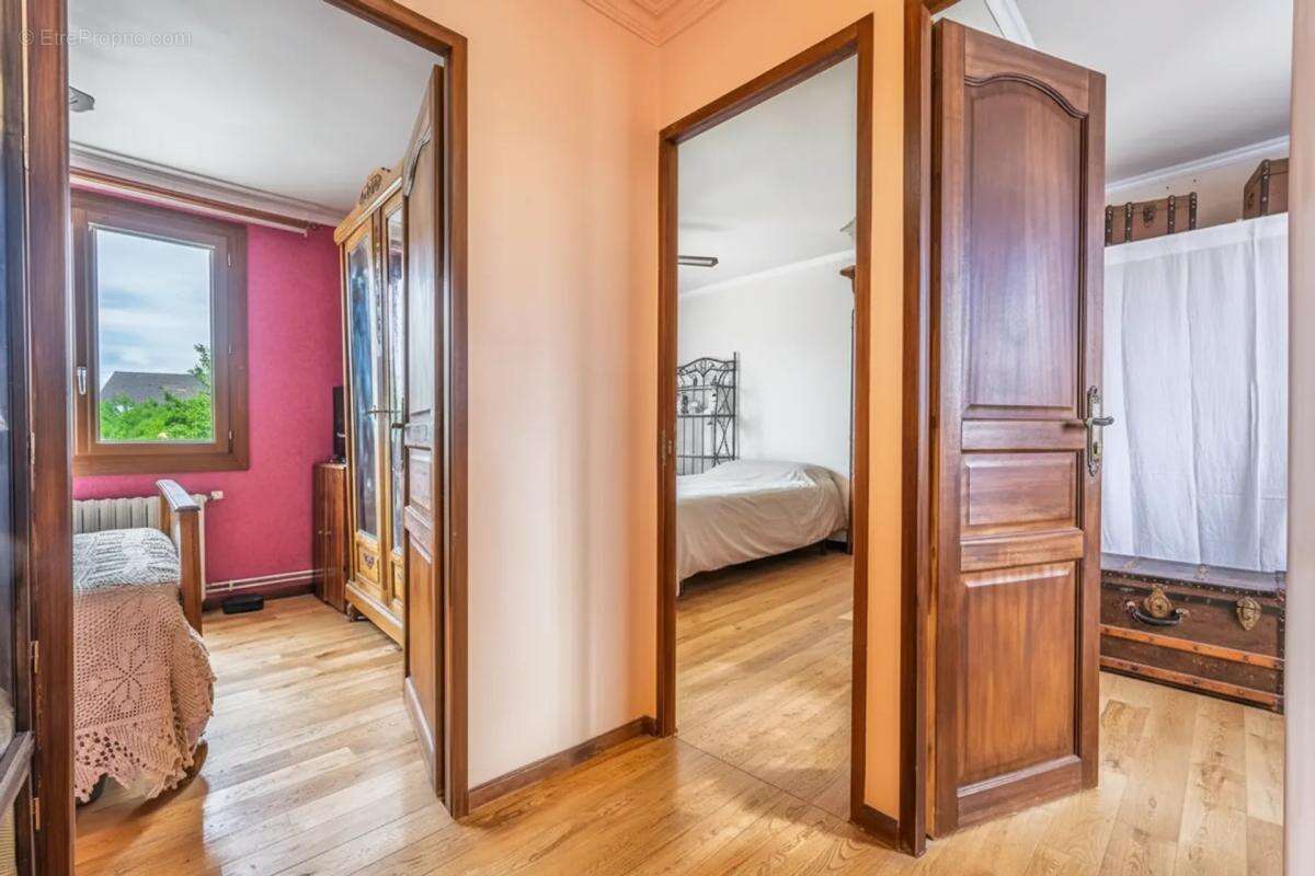 Maison de 5 pièces de 80 m² à Sainte-Geneviève-des-Bois - photo 8