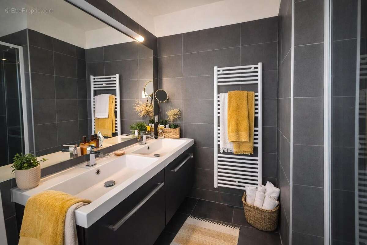   - Appartement à LYON-1E