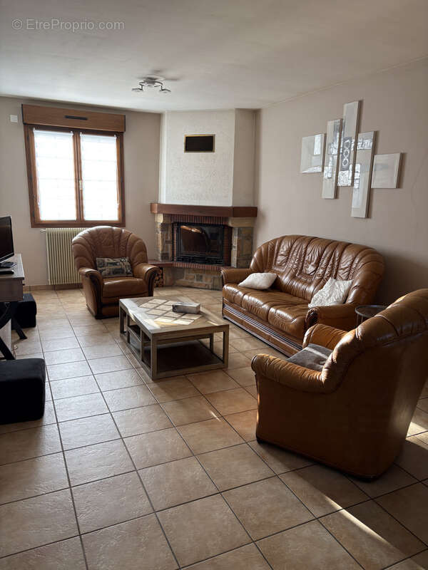 Maison à AMBRIERES-LES-VALLEES