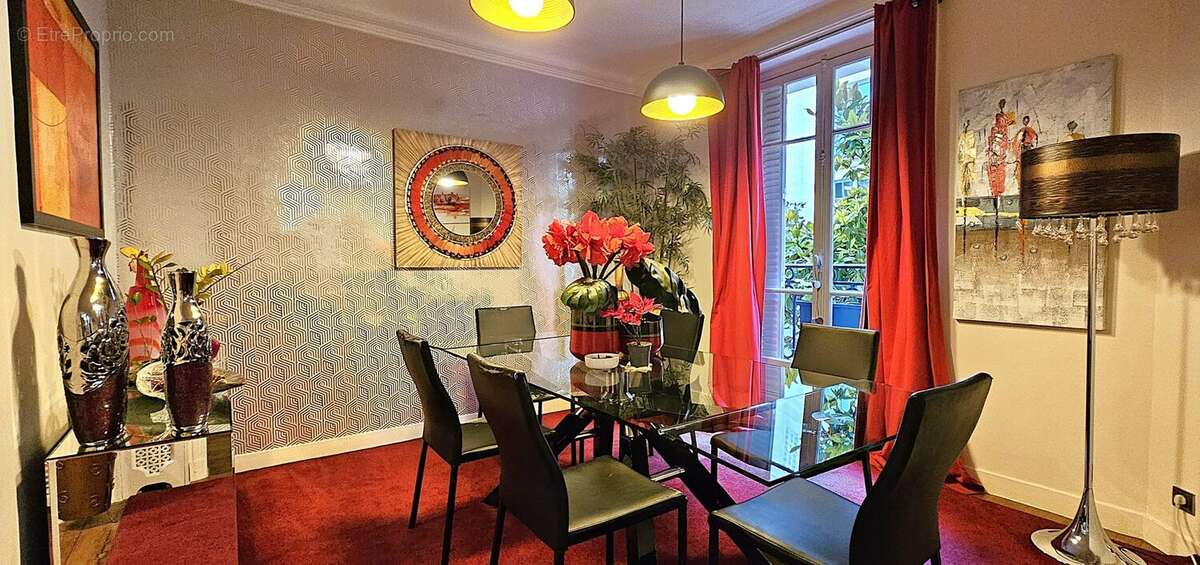 Salle à manger - Appartement à NEUILLY-SUR-SEINE
