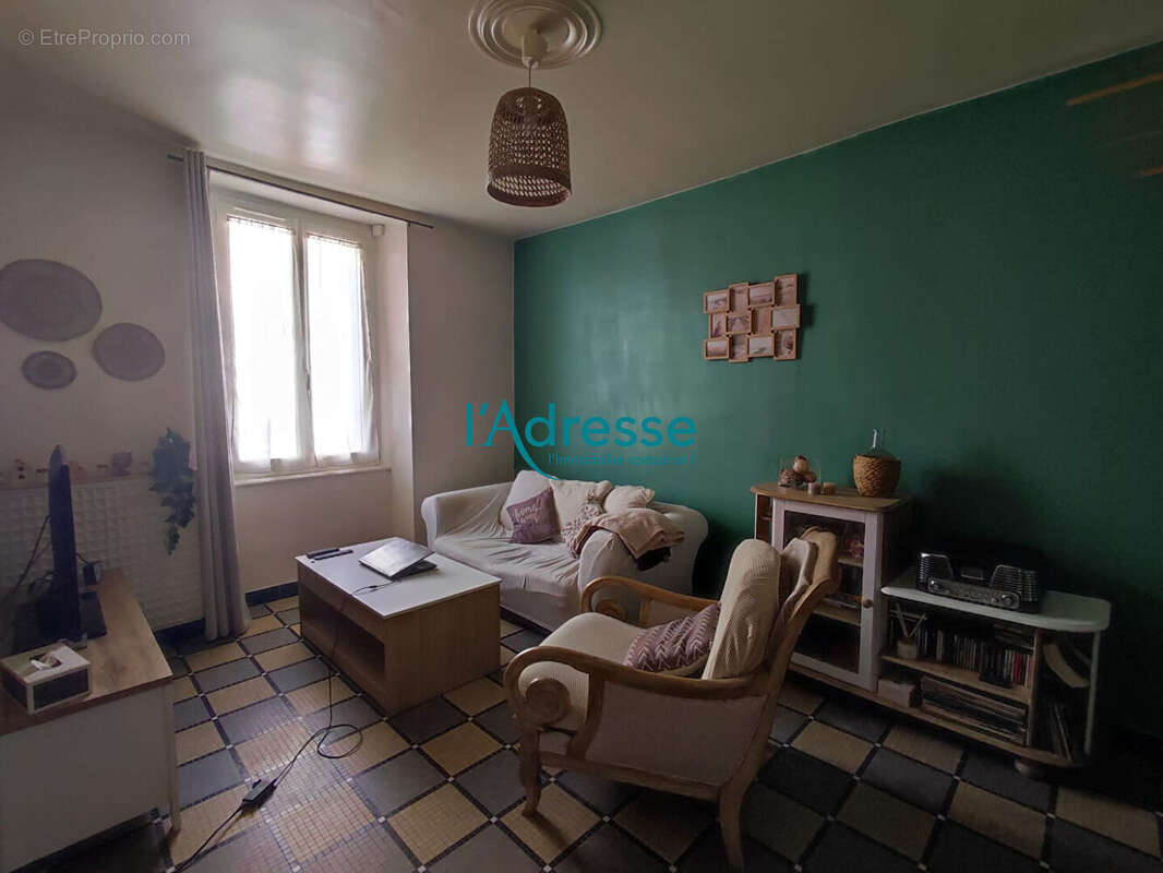 Maison à MONTREVAULT