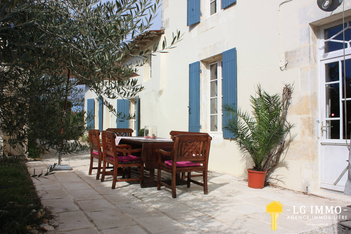 Maison à MORTAGNE-SUR-GIRONDE
