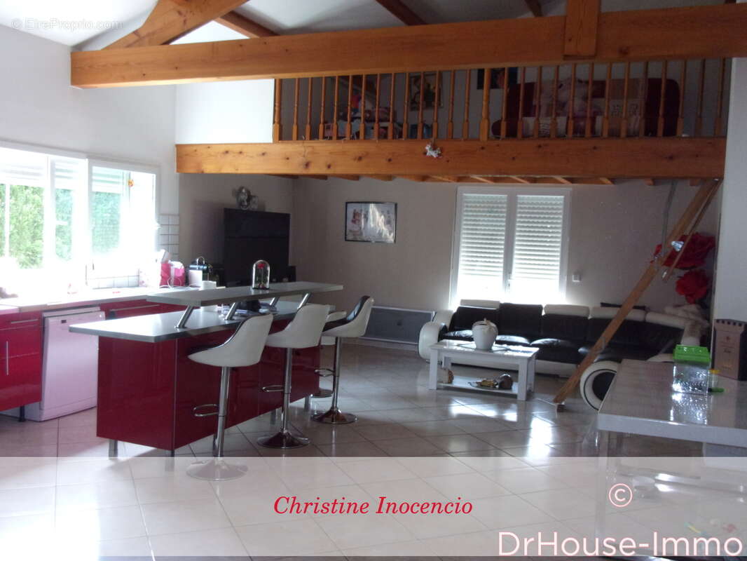 Maison 169 m² à Reignac  - photo 15