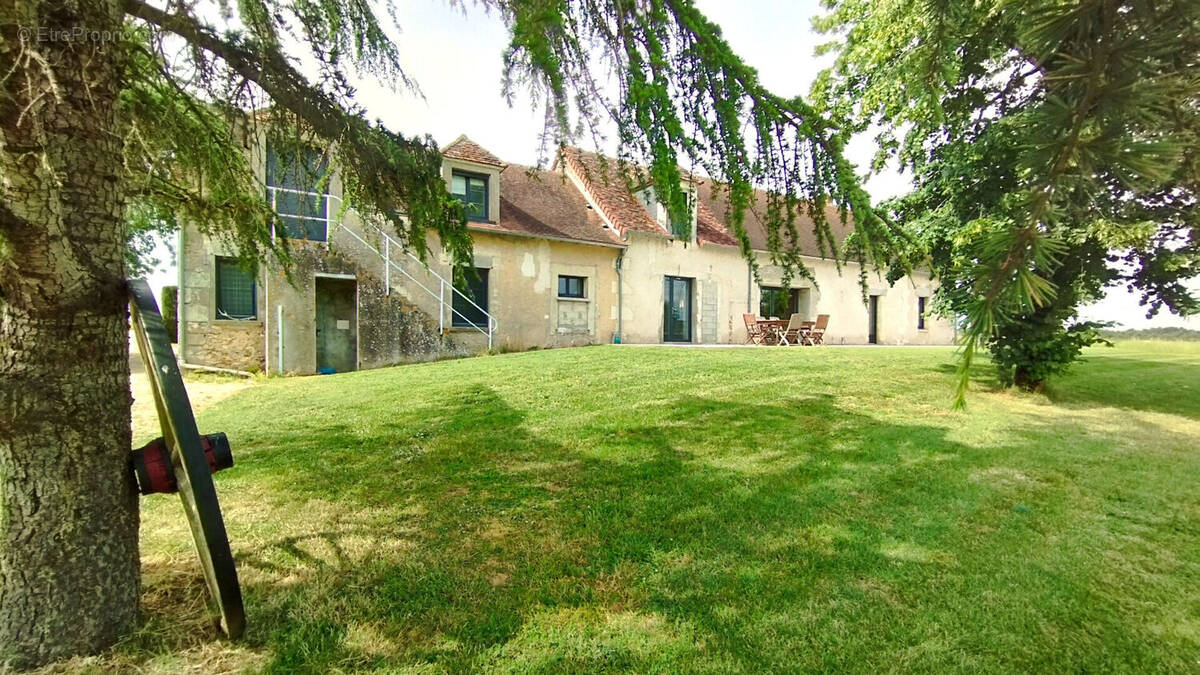 Maison à YZEURES-SUR-CREUSE