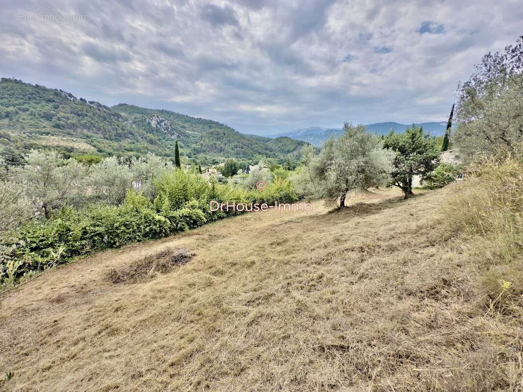 Terrain à BUIS-LES-BARONNIES