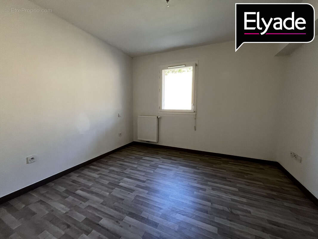Appartement 39 m² à Bassens  - photo 4