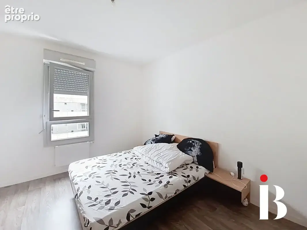 À Vendre T2 avec balcon , parking , ascenseur Résidence récente BEAUSEJOUR / LONGCHAMP - photo 4