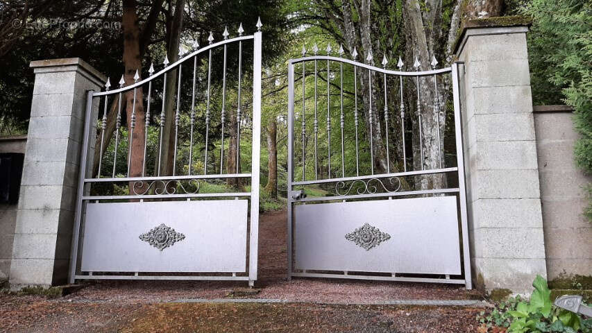 Maison à SAINT-SYMPHORIEN-DE-MARMAGNE