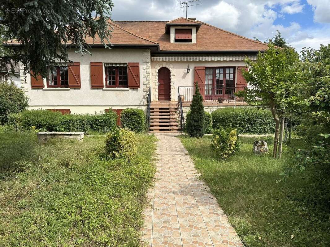 Maison à BUXEROLLES