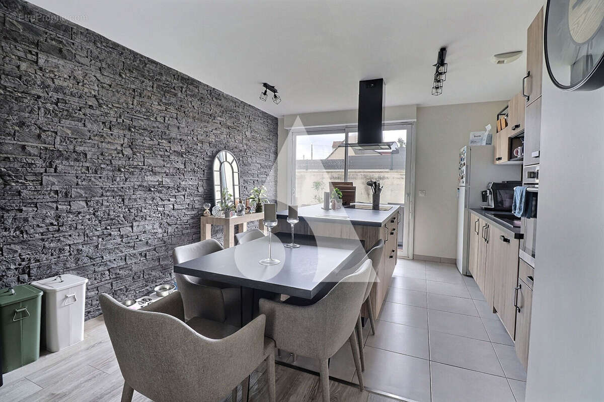 Maison à MERY-SUR-OISE