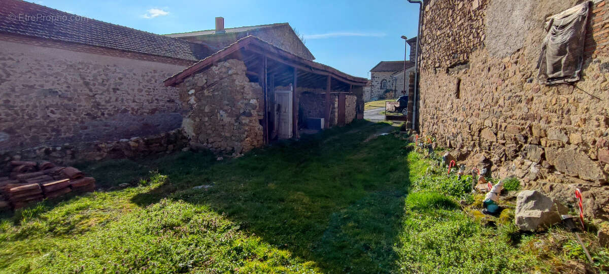 Maison à FRUGIERES-LE-PIN
