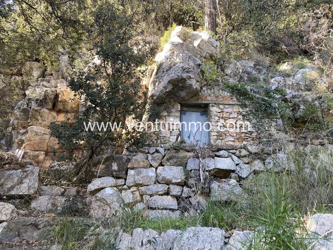 Terrain à SAINT-CEZAIRE-SUR-SIAGNE