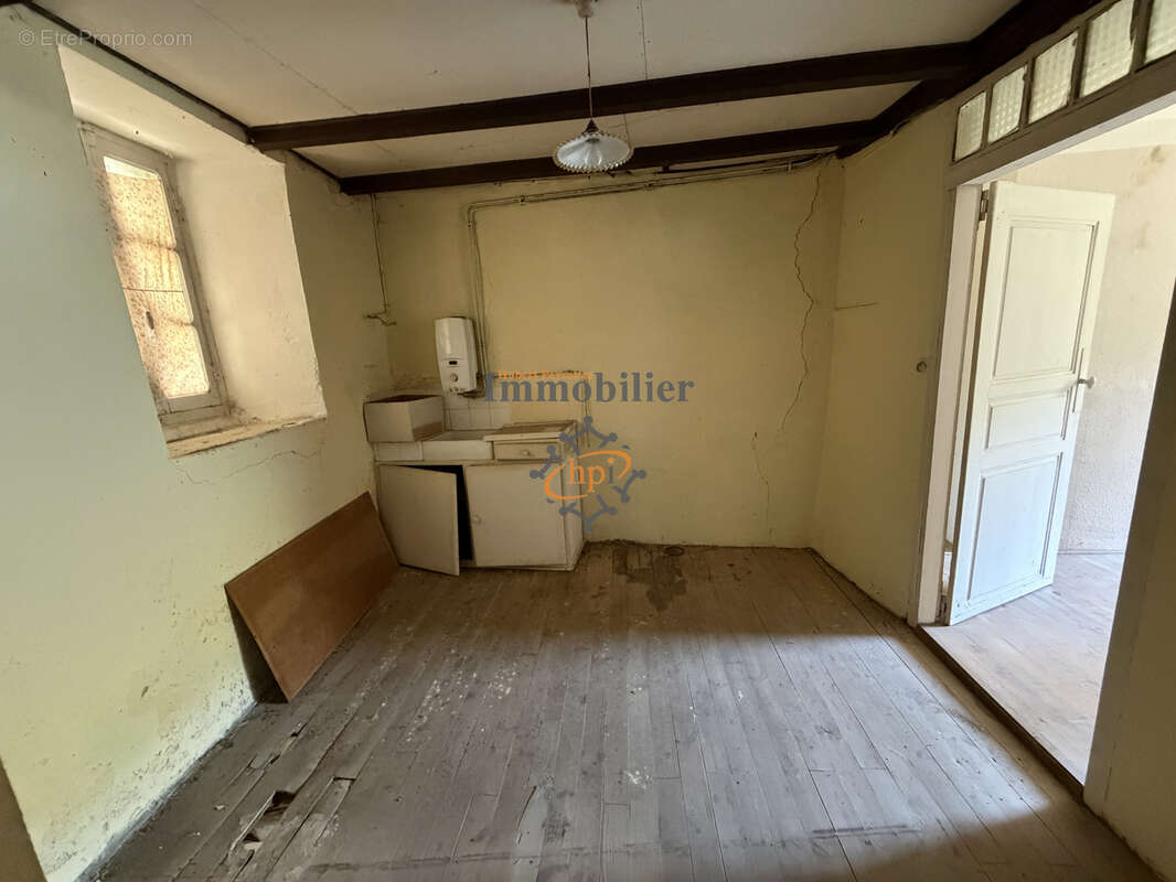 Vente maison de village avec garage et parcelle de bois de 4 0000 m2 à Coupiac - photo 8