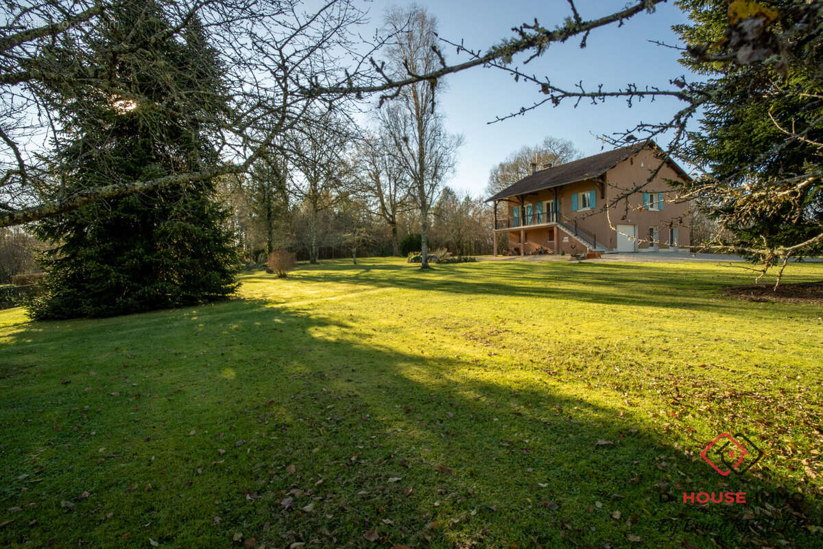 Maison à SAVIGNAC-LES-EGLISES
