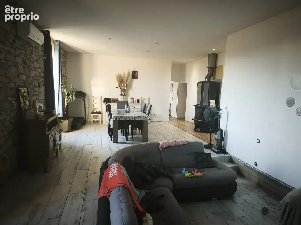 Maison 163 m2 rénovée + Dépendances pour faire des logements sur 4463 m2 - photo 2