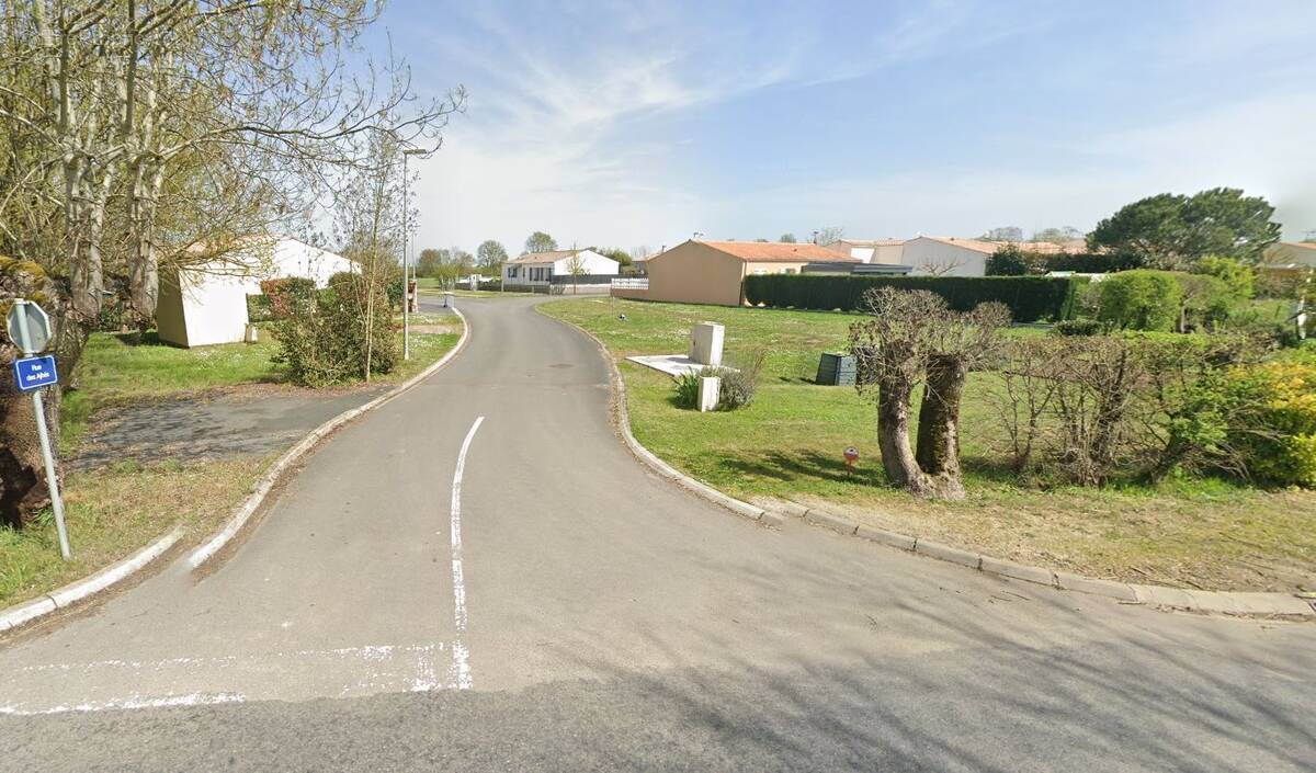 Terrain à SAINT-GEORGES-DU-BOIS