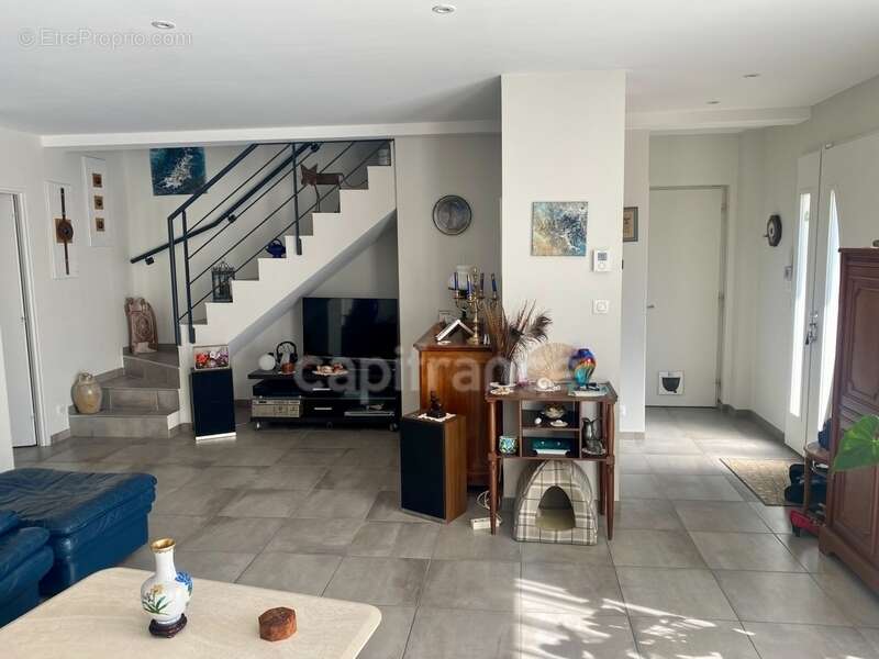 Maison à GREZIEU-LA-VARENNE