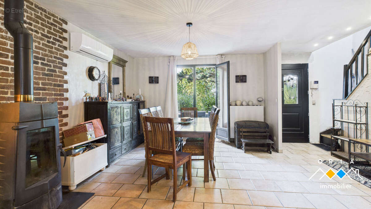 Maison à BEY-SUR-SEILLE