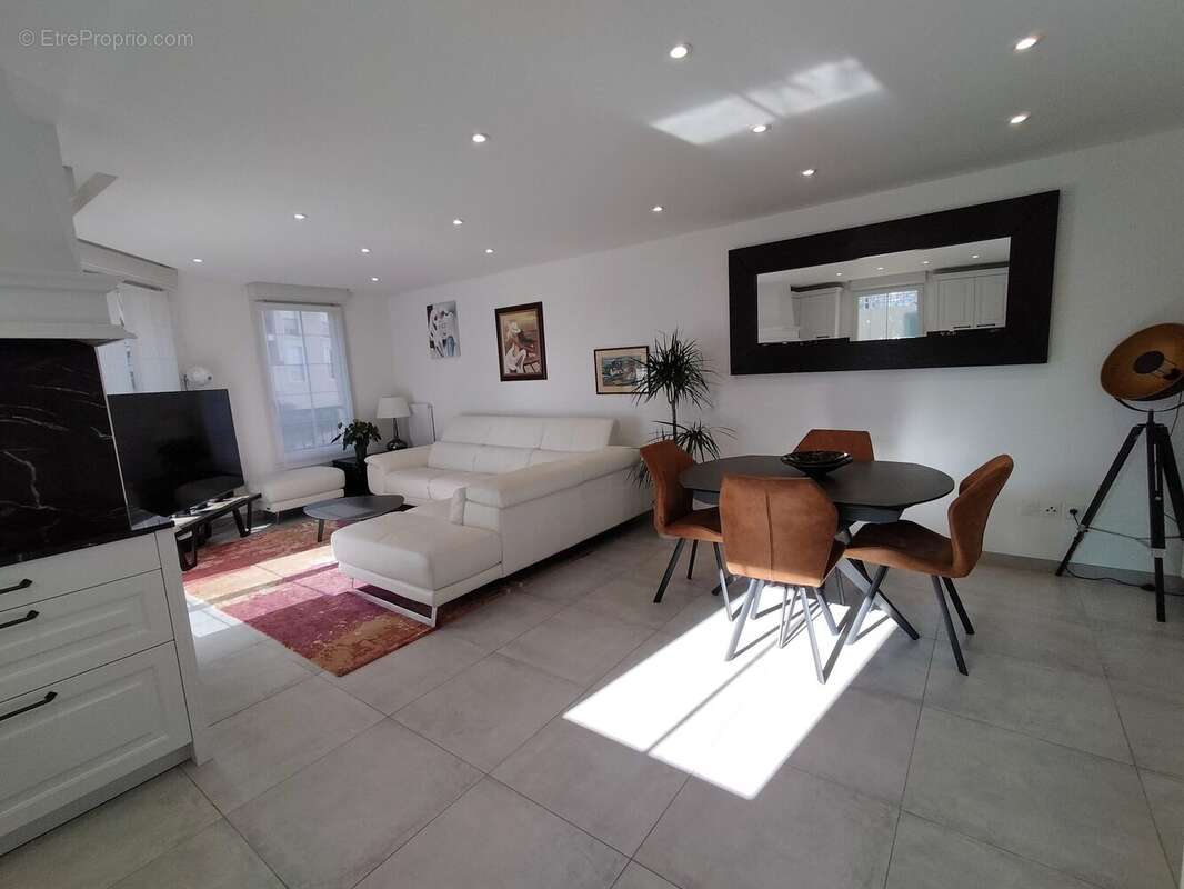 Appartement 82 m² à Le Plessis-Robinson  - photo 2