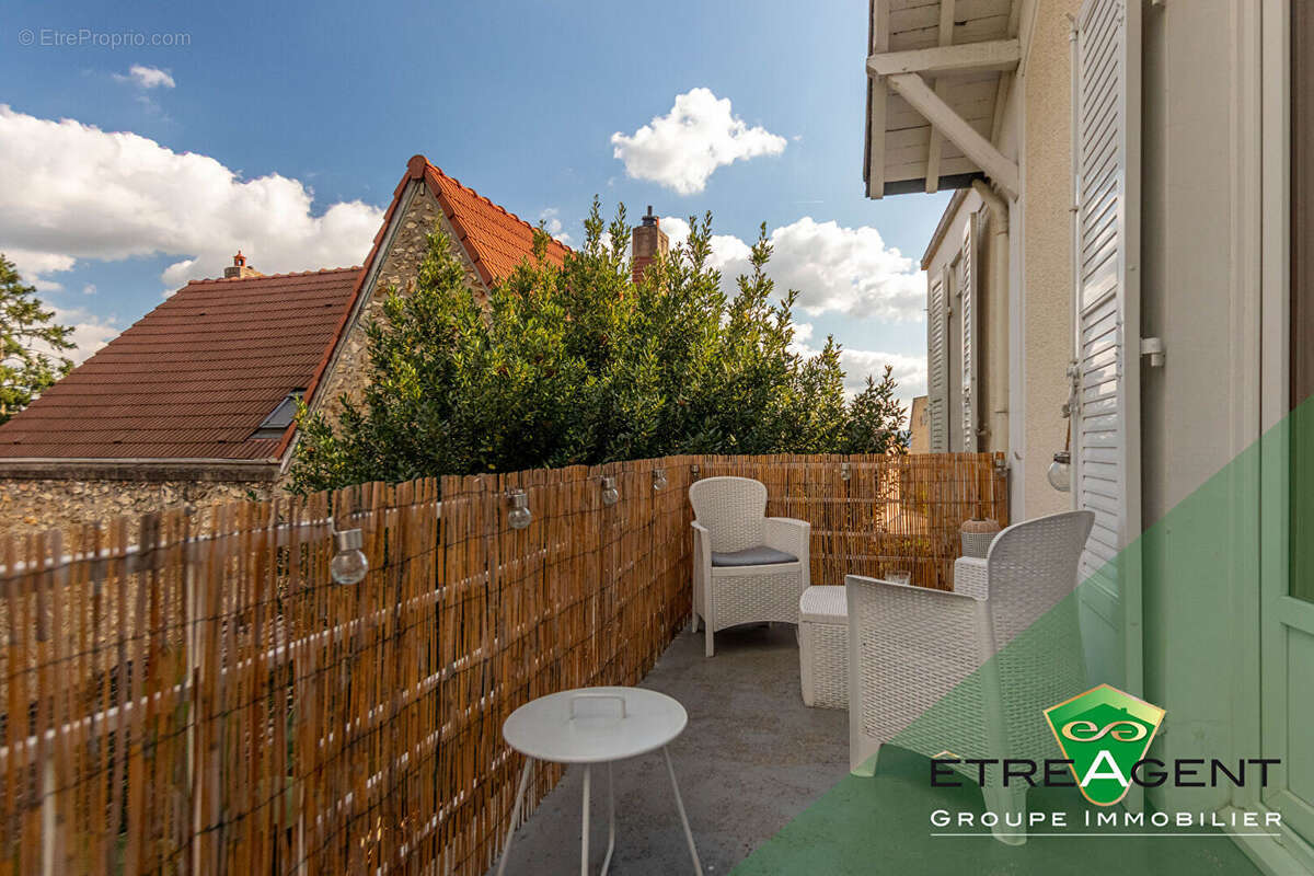 Appartement à CHANTELOUP-LES-VIGNES