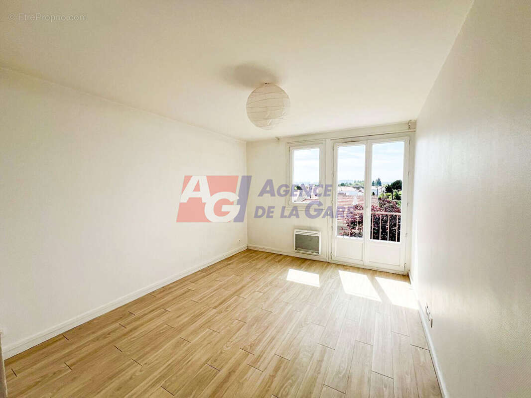 Appartement à HOUILLES