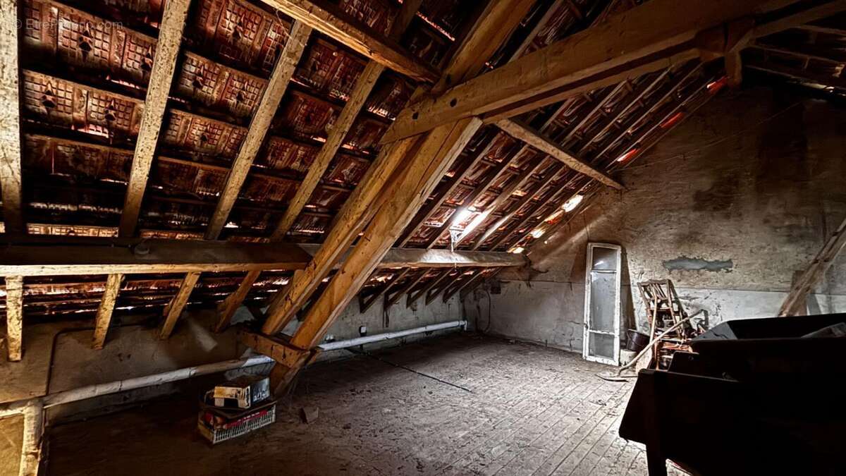 Maison à HUILLY-SUR-SEILLE