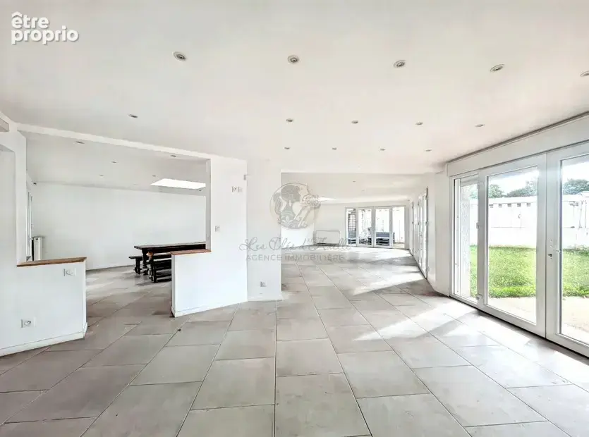 Maison de 160 m2 avec bureaux et locaux de stockage attenants de 110 m2 à Saint-Genis-Laval - photo 6