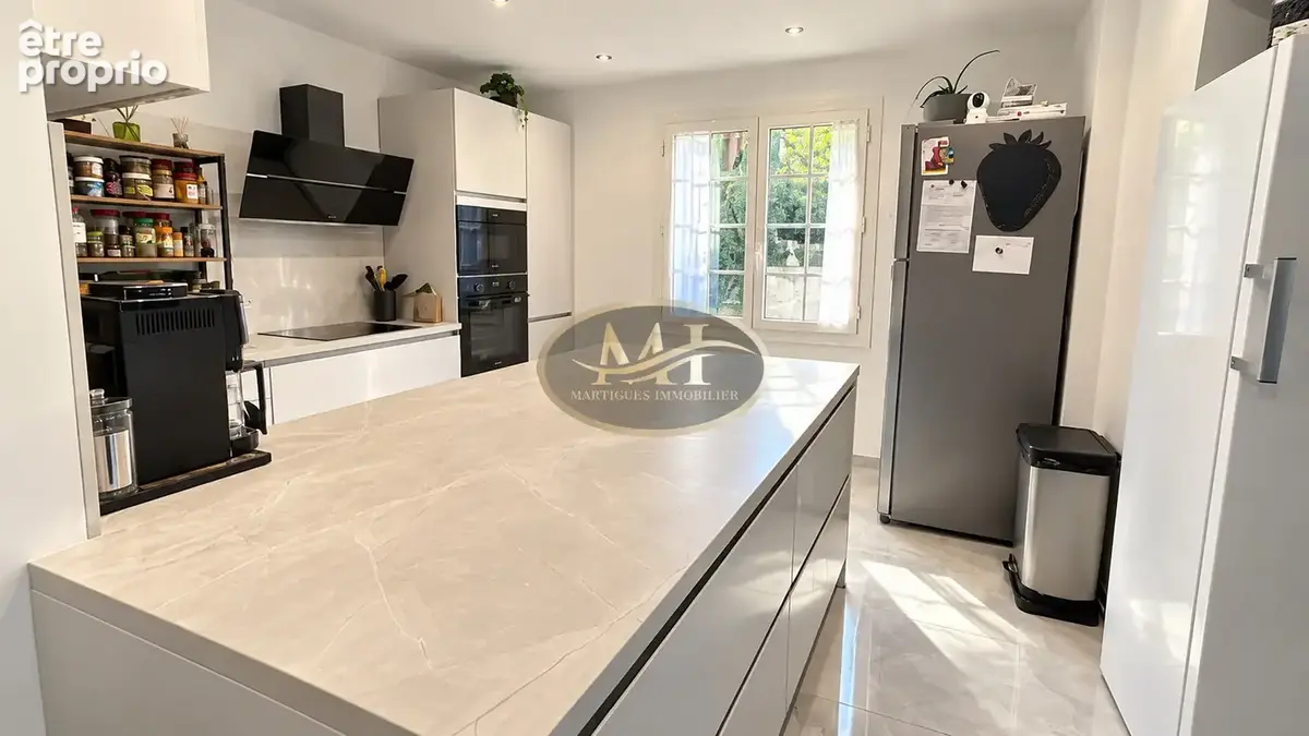 MARTIGUES   FERRIÈRES  Maison familiale rénovée de 150 m2 avec piscine et garage - photo 7