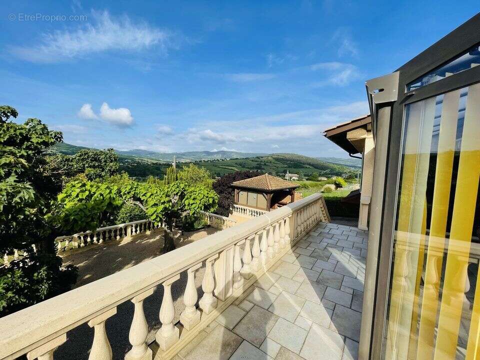 Maison,5 chambres, veranda, grand terrain, vue montagne, La - Maison à LA ROCHE-VINEUSE