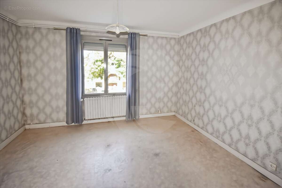 Maison à SAINT-ETIENNE-DE-TULMONT