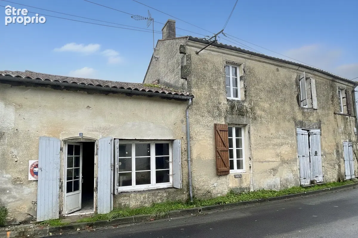 Dans un village avec bar/resto, maison à rénover, beau potential, gros travaux déjà effectué - photo 11