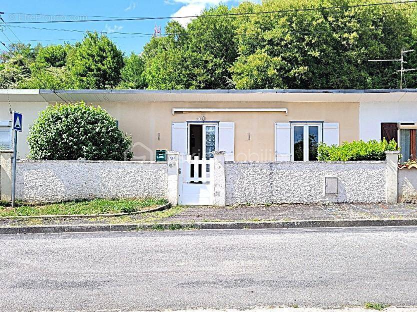 Maison à RUELLE-SUR-TOUVRE