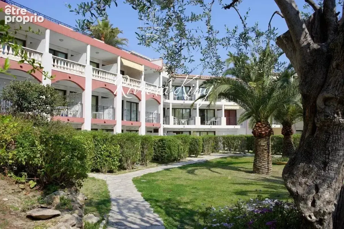 Appartement T3,  Rez-de-jardin rénové avec terrasse, vu jardin, piscine et accès mer - photo 16