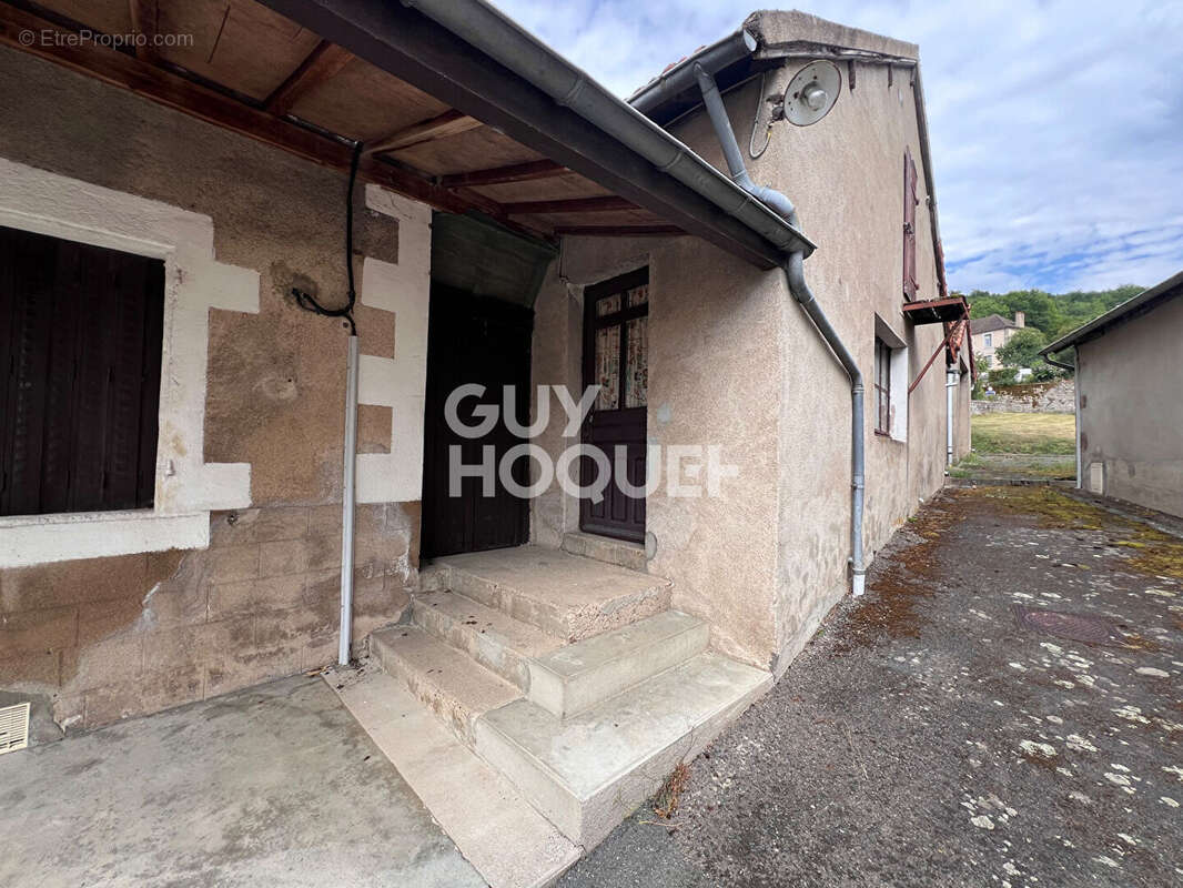 Maison à CHARBONNAT