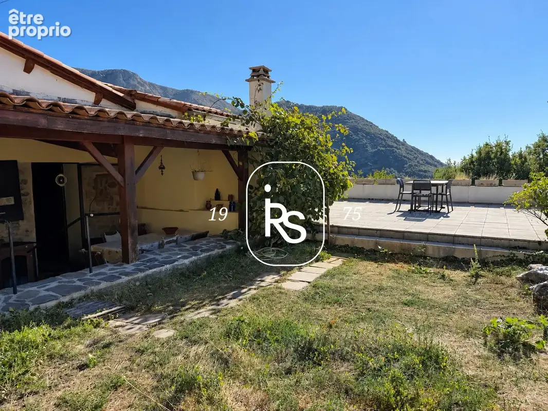 Maison de hameau divisée en deux logements de 102 m2 habitables et de 50,7 m2 avec un terrain de 571 m2 - photo 3
