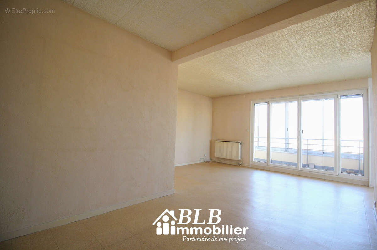 Appartement à MONTIGNY-LE-BRETONNEUX