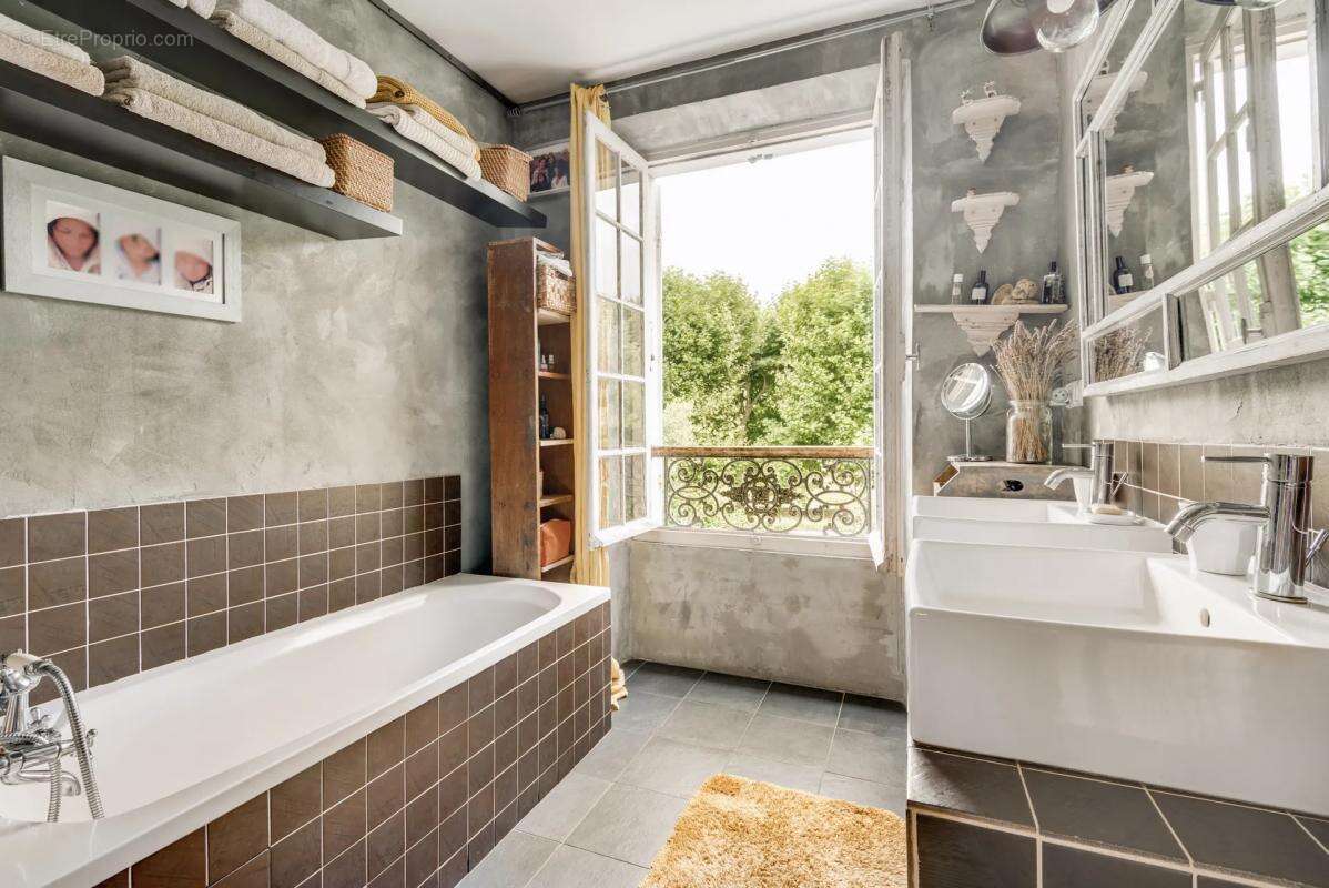 Maison à VILLENEUVE-LA-GARENNE